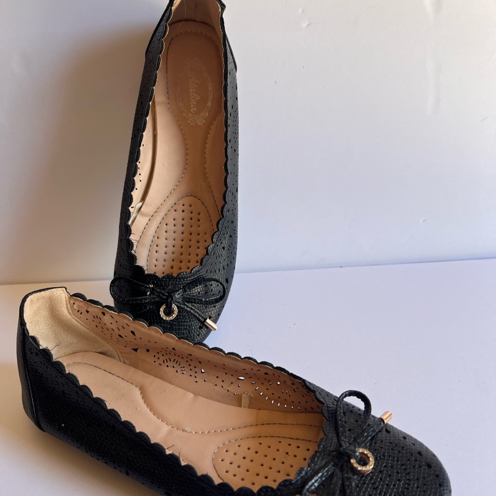 Black Scalloped Women's Flats Size 7.5